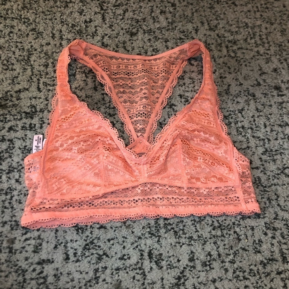 Victoria’s Secret Peach Seamless Laced Bralette Size Medium